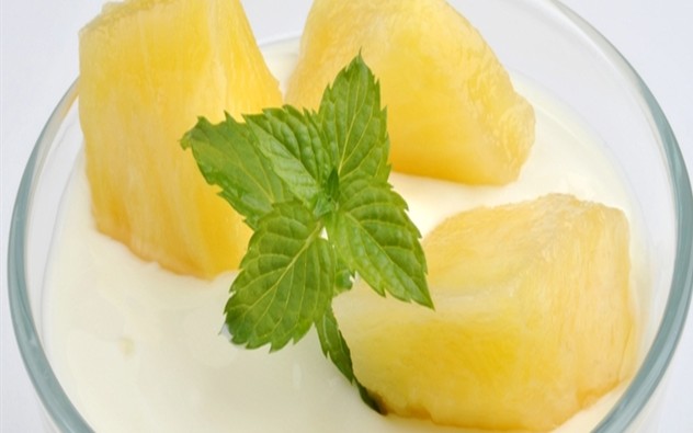 Leckerer Ananas-Joghurt-Drink