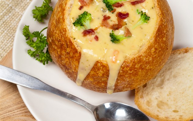 Broccoli-Käse-Suppe im Brötchen