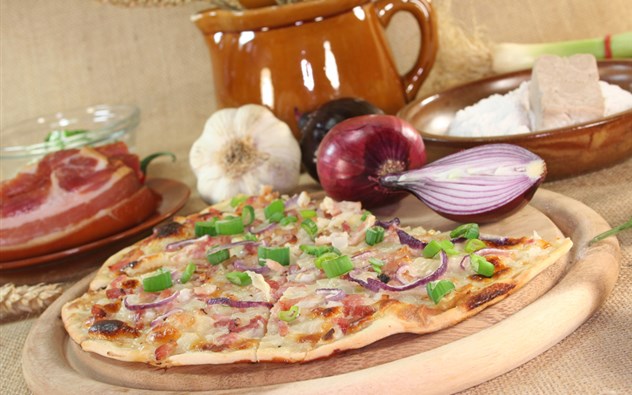 Flammkuchen mit Schinken und Lauch