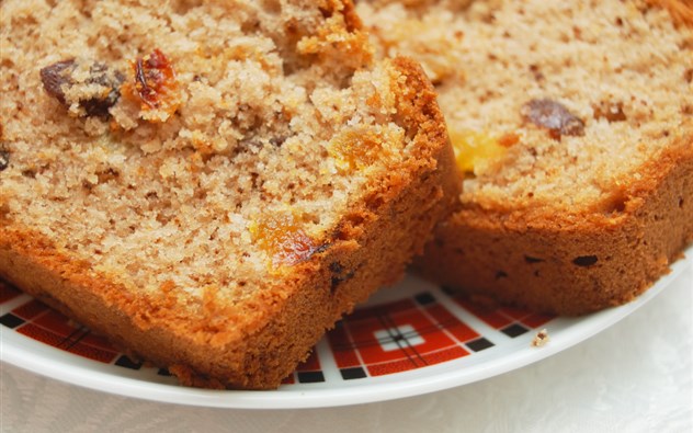 Gewürzkuchen mit Früchten