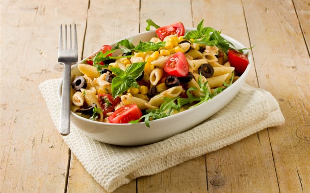 Penne mit Tomaten und Kräutern