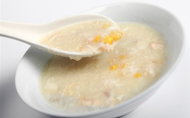 Maissuppe mit Krabbenfleisch
