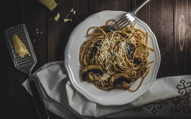 Vollkornspaghetti mit Champignons