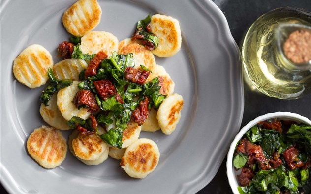 Hausgemachte Gnocchi mit getrockneten Tomaten