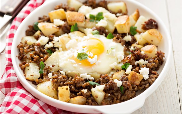 Kartoffeltopf mit Hackfleisch und Ei