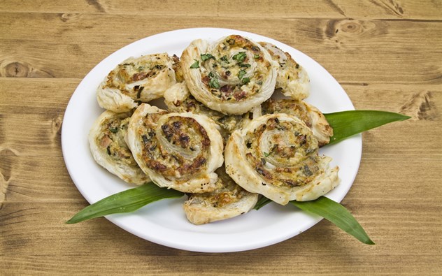 Blätterteigschnecken mit Bärlauch