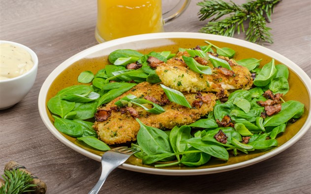 Putenschnitzel mit Kräuterpanade